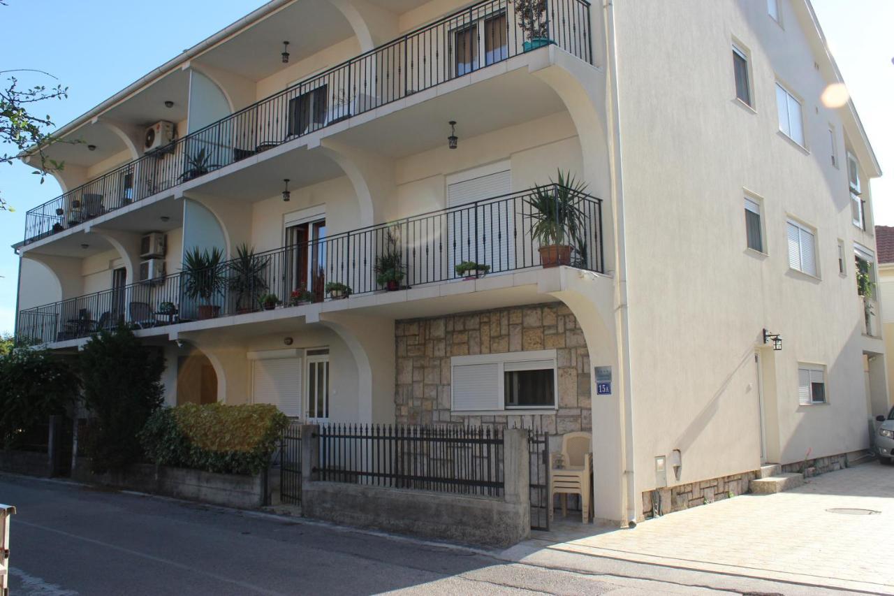 Apartmani Franovic 티바트 외부 사진