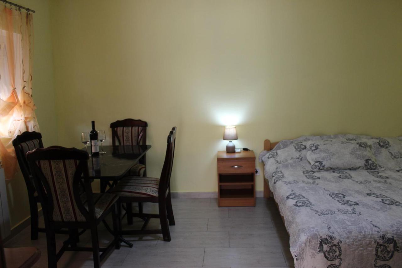 Apartmani Franovic 티바트 외부 사진