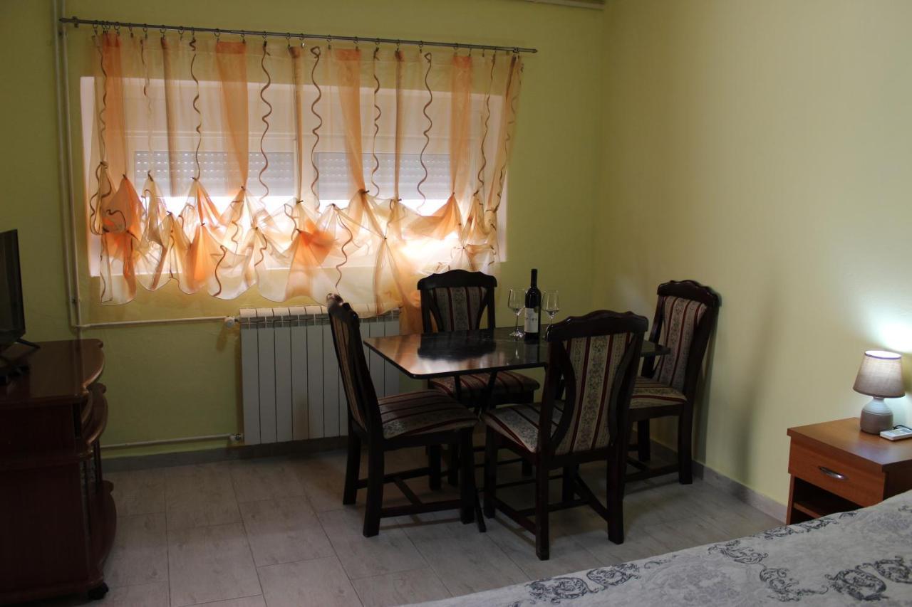 Apartmani Franovic 티바트 외부 사진