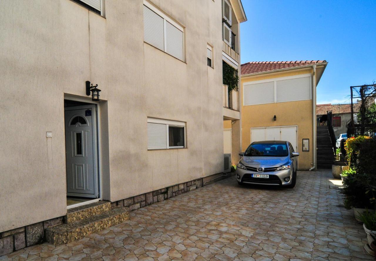 Apartmani Franovic 티바트 외부 사진