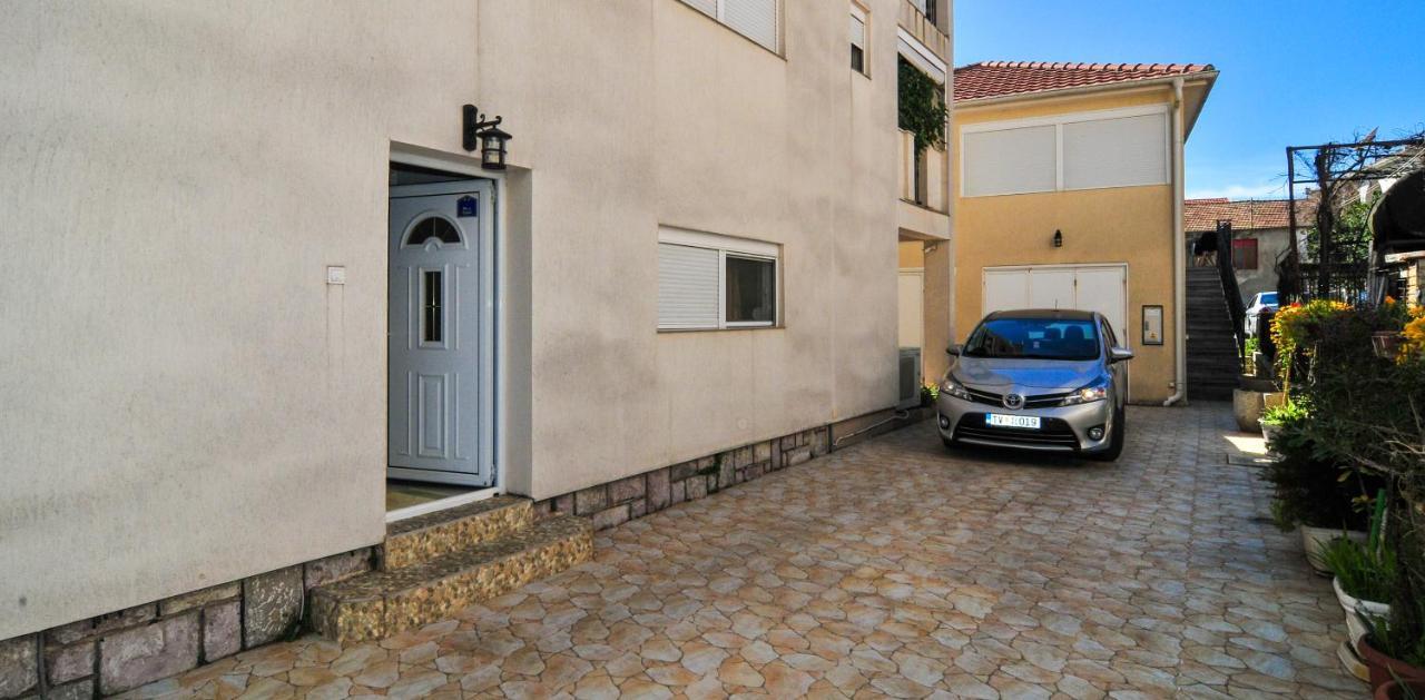 Apartmani Franovic 티바트 외부 사진