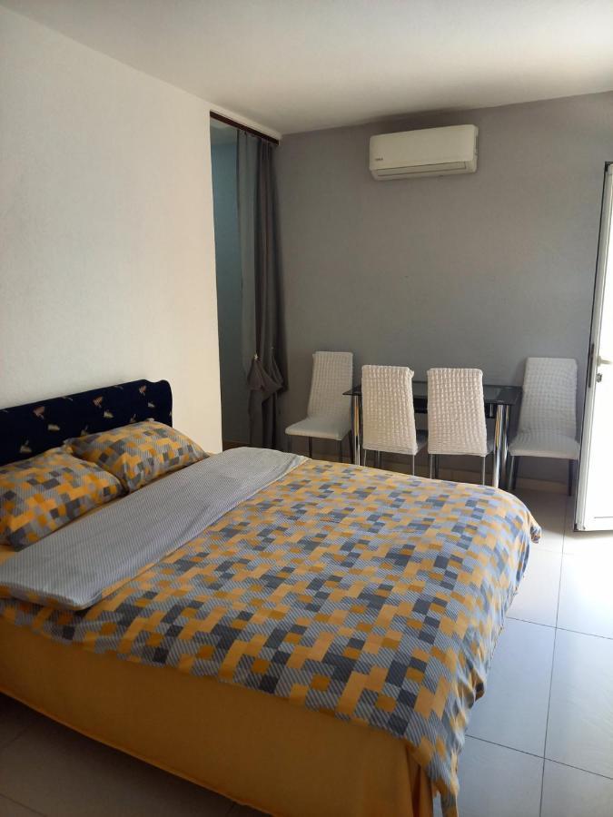 Apartmani Franovic 티바트 외부 사진